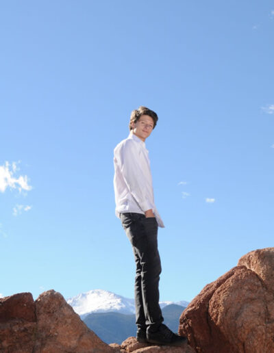 senior photo of young man with pikes peak