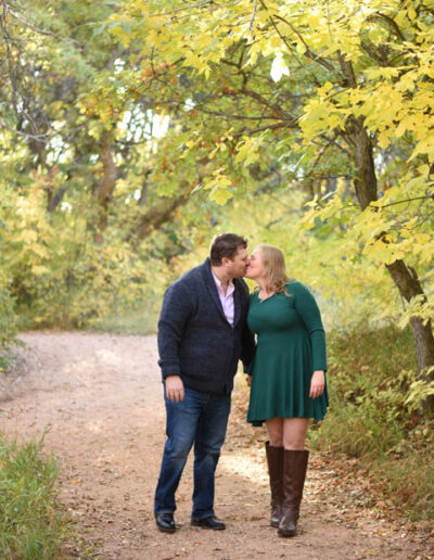 engagement photos kissing