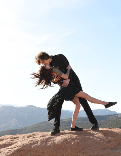 engagement photos kissing