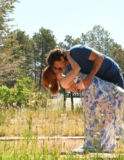 engagement photos kissing